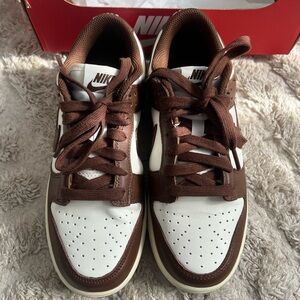 Woman’s nike dunk low